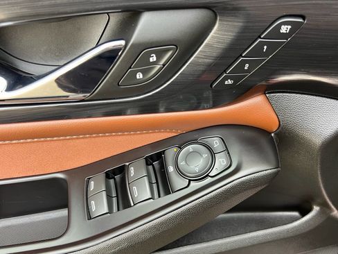 Used 2018 Chevrolet Traverse High Country image 19