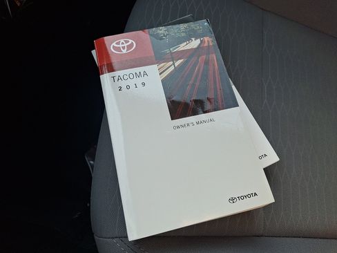 Used 2019 Toyota Tacoma SR5 AWD/4WD image 24