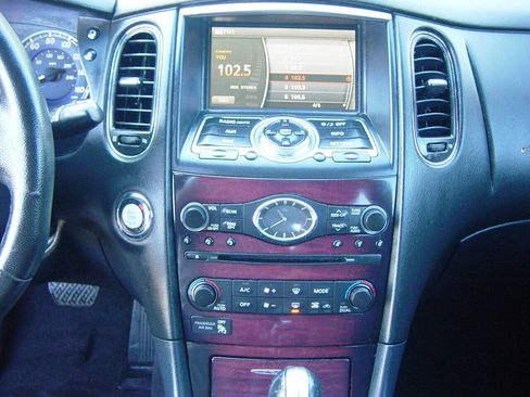 Used 2017 INFINITI QX50 AWD w/ Premium Package image 8