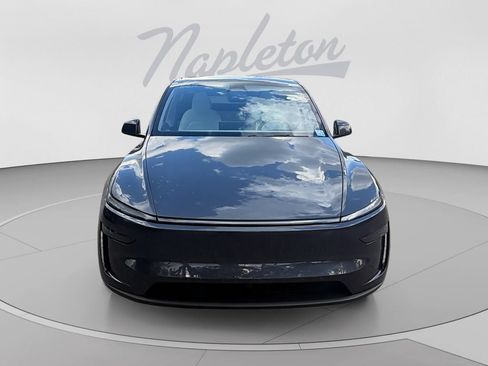 Used 2026 Tesla Model Y Long Range AWD/4WD image 9