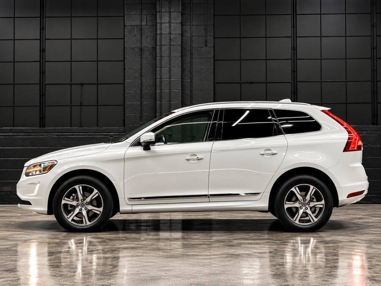 Used 2015 Volvo XC60 T6 AWD/4WD image 16
