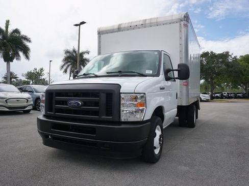 Certified 2024 Ford E-350 and Econoline 350 Super Duty w/ Power Windows & Locks Group RWD image 16