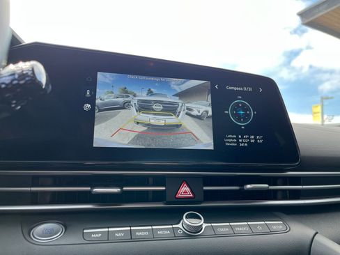 Used 2025 Hyundai Elantra SEL FWD image 25