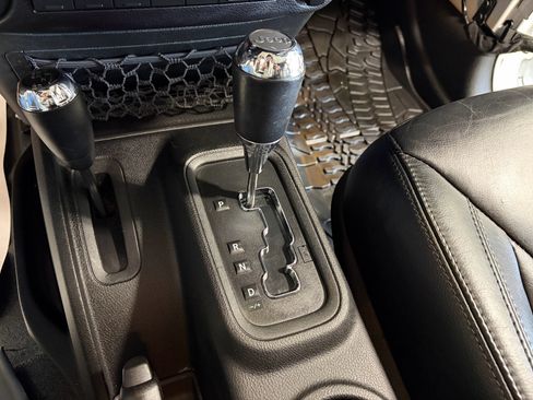 Used 2014 Jeep Wrangler Unlimited Sahara AWD/4WD image 17