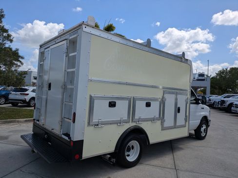 Certified 2023 Ford E-450 and Econoline 450 Super Duty w/ Power Windows & Locks Group RWD image 4