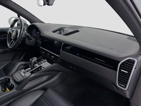 Certified 2019 Porsche Cayenne E-Hybrid AWD/4WD image 34