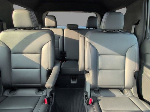 Used 2025 Chevrolet Traverse LT w/ Sun and Wheel Package FWD image 32