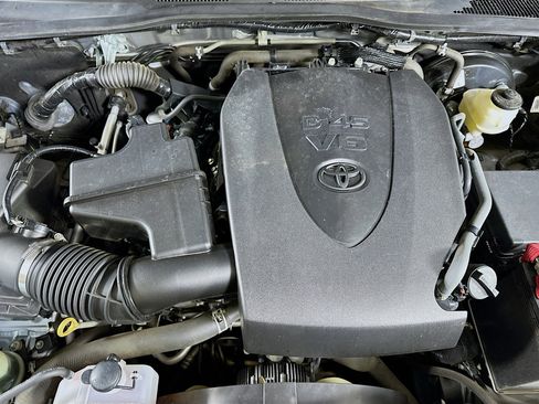 Used 2020 Toyota Tacoma SR5 image 31