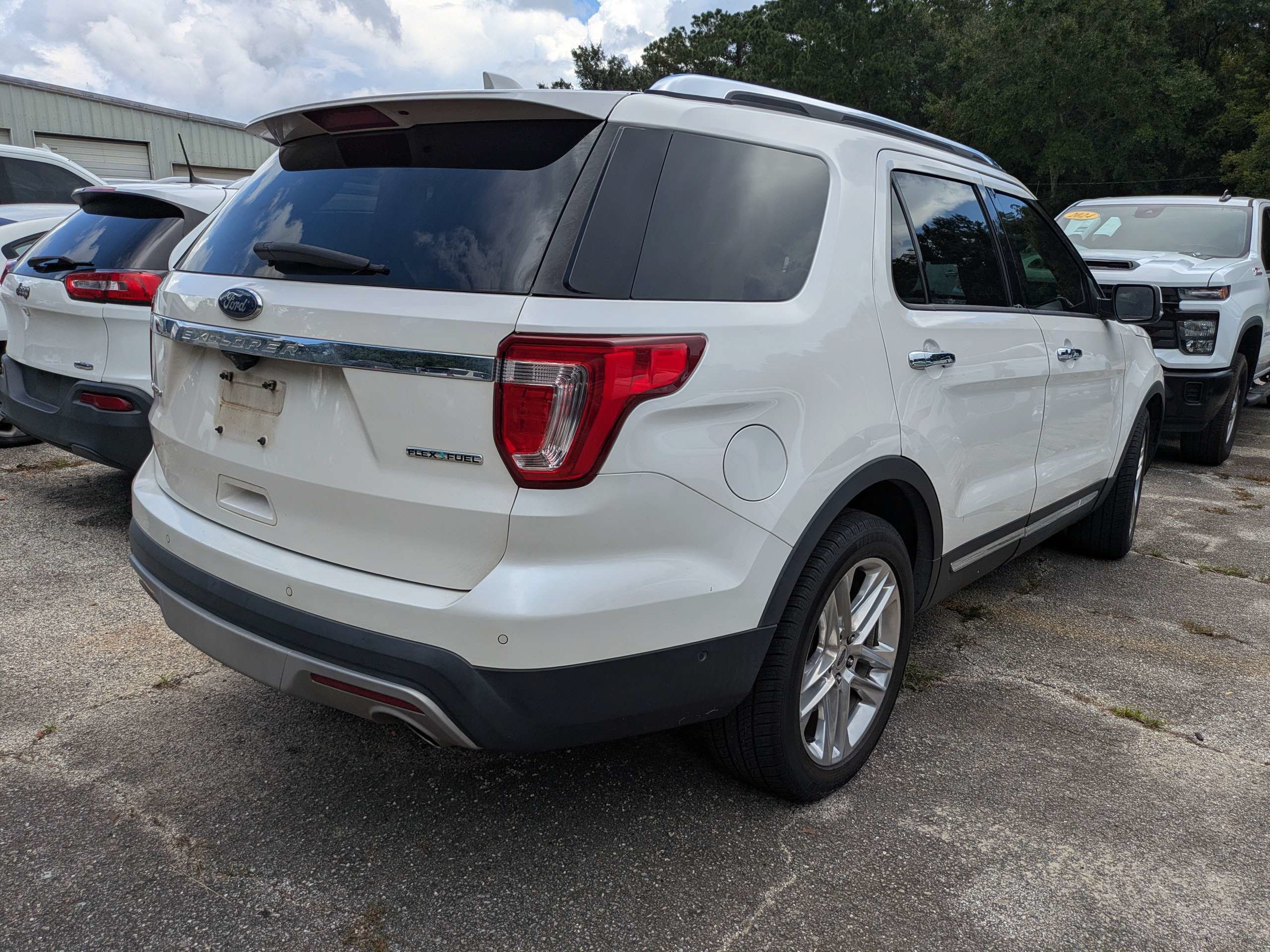 Used 2016 Ford Explorer Limited w/ Equipment Group 301A FWD image 4
