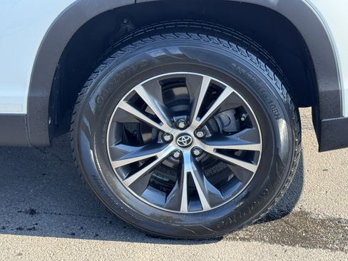 Used 2019 Toyota Highlander LE image 39