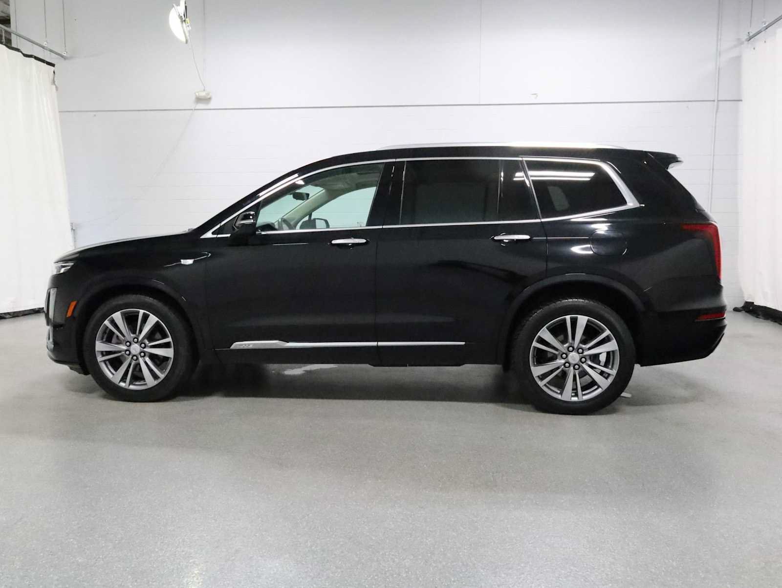 Used 2020 Cadillac XT6 Premium Luxury AWD/4WD image 2