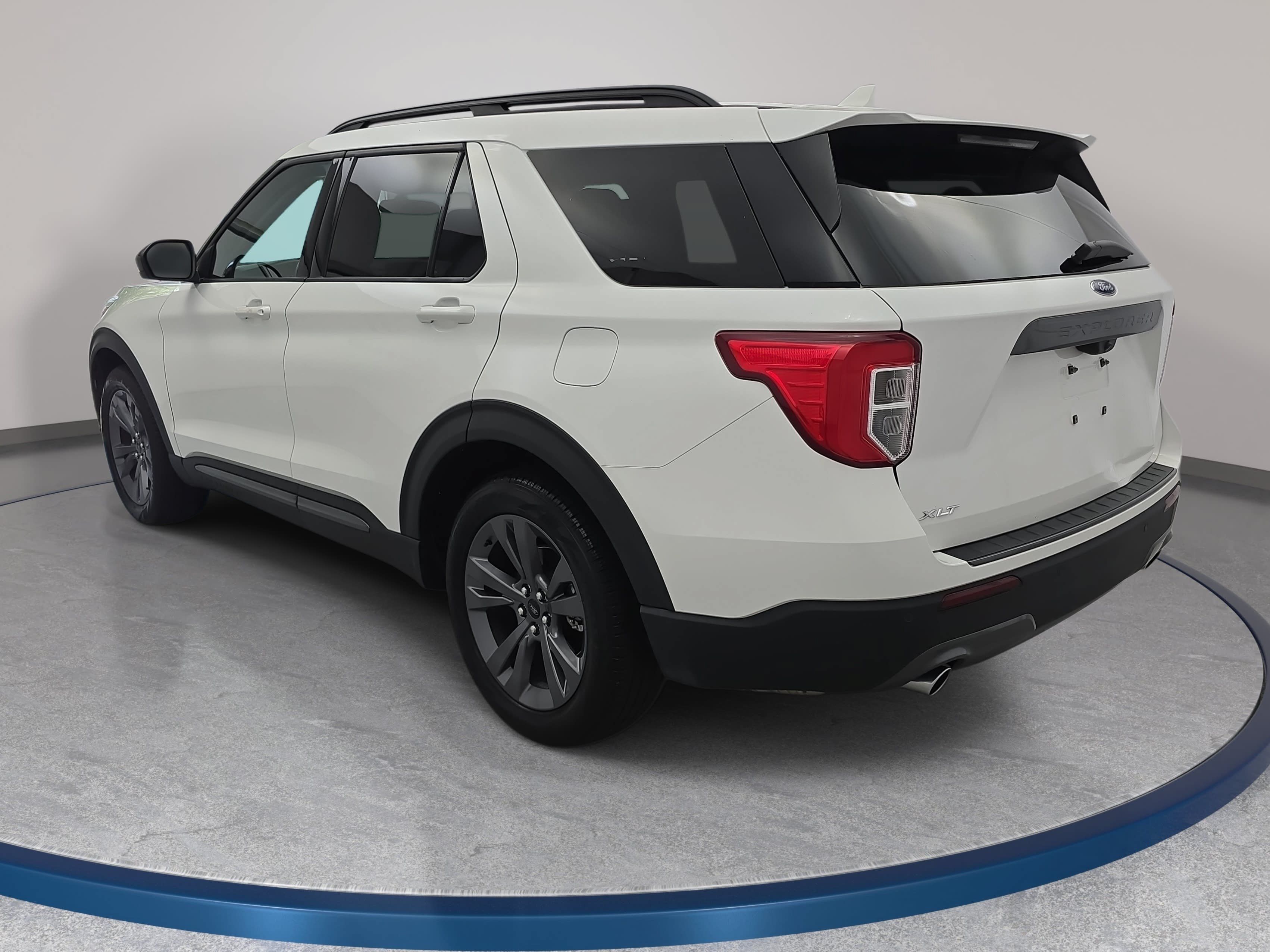 Used 2023 Ford Explorer XLT w/ Equipment Group 202A RWD image 7