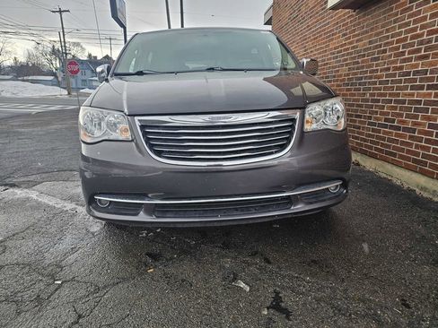 Used 2015 Chrysler Town & Country Touring-L w/ Driver Convenience Group image 29