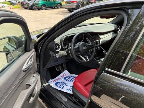 Used 2023 Alfa Romeo Giulia Veloce AWD/4WD image 20