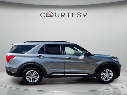 Used 2022 Ford Explorer XLT RWD image 6