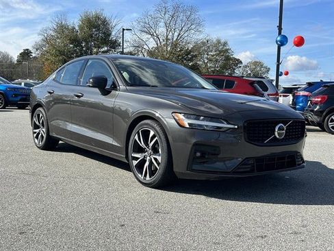 Used 2024 Volvo S60 B5 Core image 5