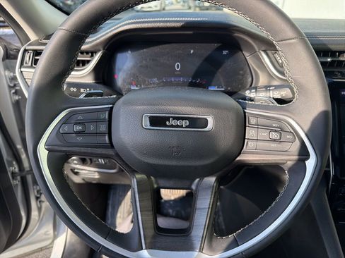 Certified 2023 Jeep Grand Cherokee Limited image 8