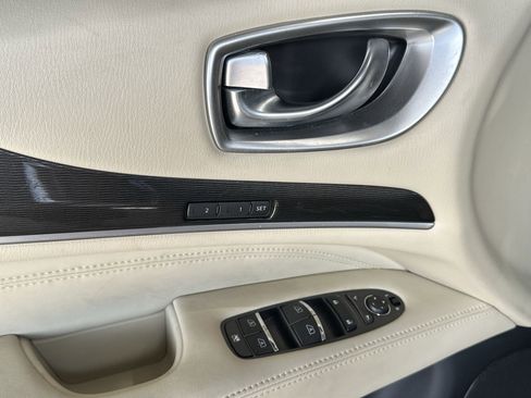 Used 2019 INFINITI QX60 Luxe w/ Essential Package image 15