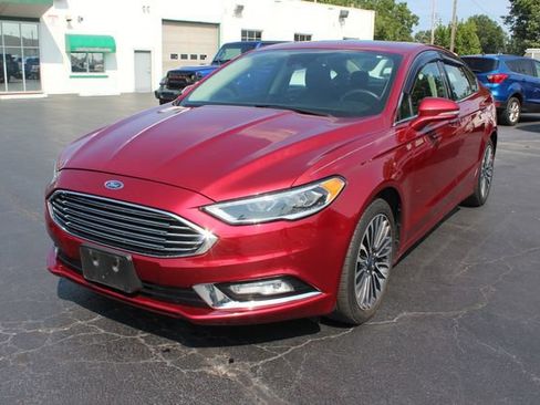 Used 2017 Ford Fusion SE w/ Fusion SE Technology Package AWD/4WD image 2