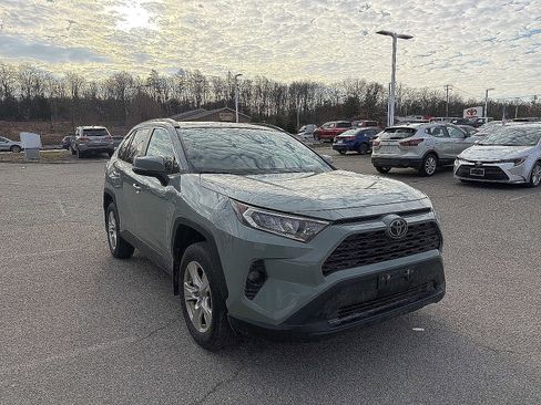 Used 2019 Toyota RAV4 XLE w/ Convenience Package image 8