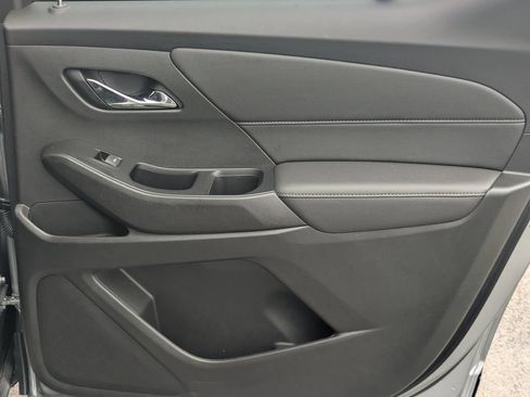 Used 2023 Chevrolet Traverse LT FWD image 16