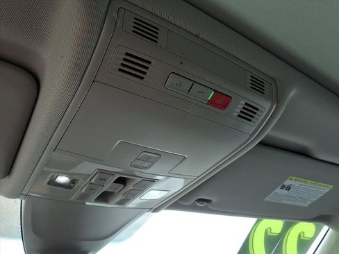 Used 2022 Volkswagen Tiguan SE w/ Panoramic Sunroof Package FWD image 28