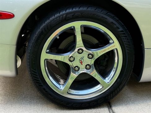 Used 2004 Chevrolet Corvette Coupe w/ Preferred Equipment Group image 38