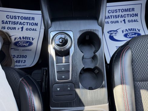 Certified 2025 Ford Escape ST-Line AWD/4WD image 17