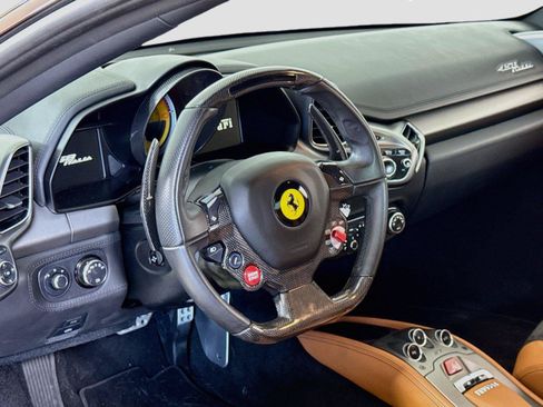 Used 2011 Ferrari 458 Italia Coupe RWD image 16