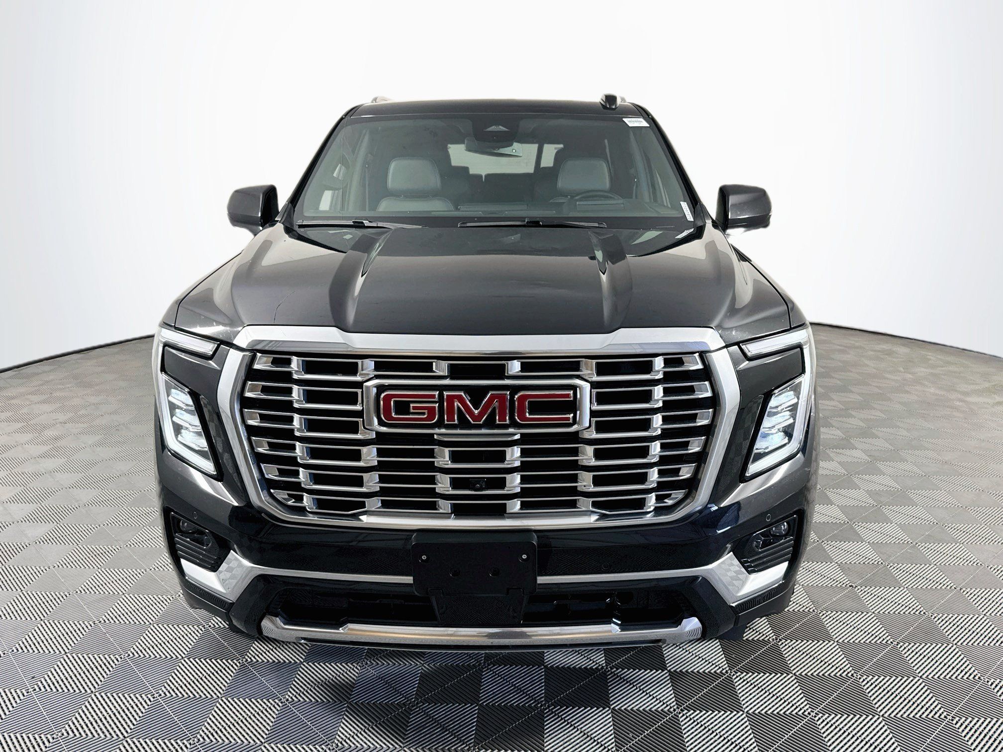 Used 2025 GMC Yukon Denali AWD/4WD image 2