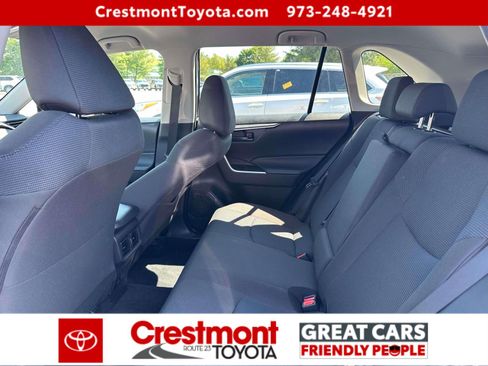 Used 2022 Toyota RAV4 LE AWD/4WD image 9