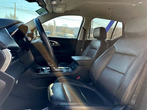 Used 2021 Chevrolet Traverse LT image 7