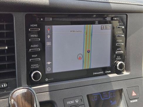 Used 2019 Toyota Sienna XLE w/ XLE Navigation Package FWD image 13