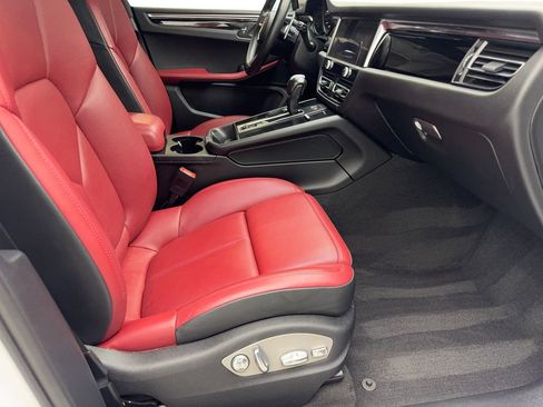 Used 2023 Porsche Macan Turbo image 43