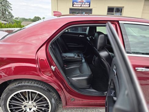 Used 2019 Chrysler 300 Limited AWD/4WD image 20