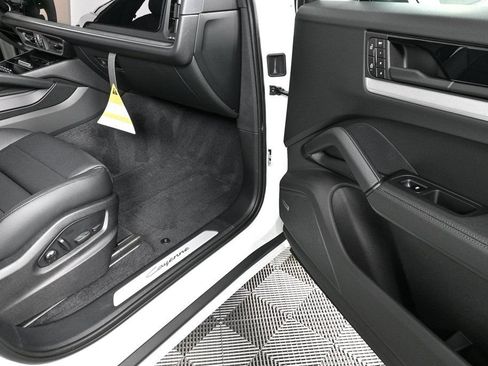 Certified 2026 Porsche Cayenne AWD/4WD image 25