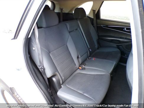 Used 2020 Kia Sorento LX FWD image 25