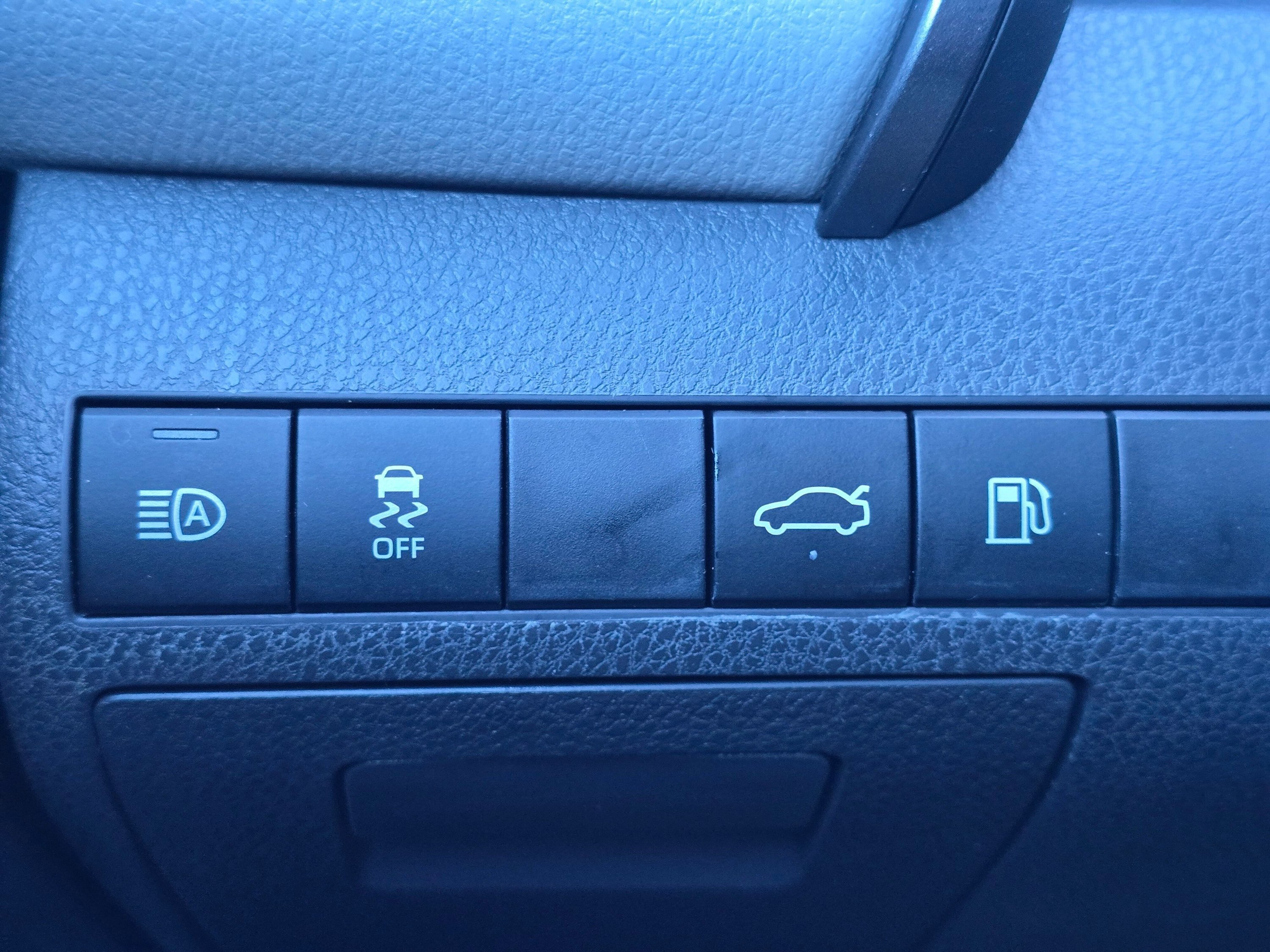 Used 2018 Toyota Camry LE w/ Moonroof Package FWD image 33
