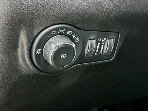 Used 2022 Jeep Compass Latitude image 17