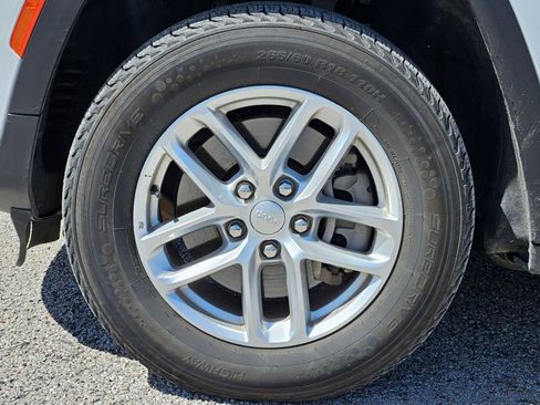 Used 2023 Jeep Grand Cherokee L Laredo image 14