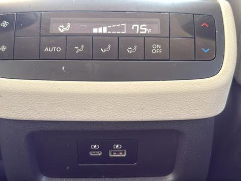 Used 2023 Nissan Pathfinder SL AWD/4WD image 24