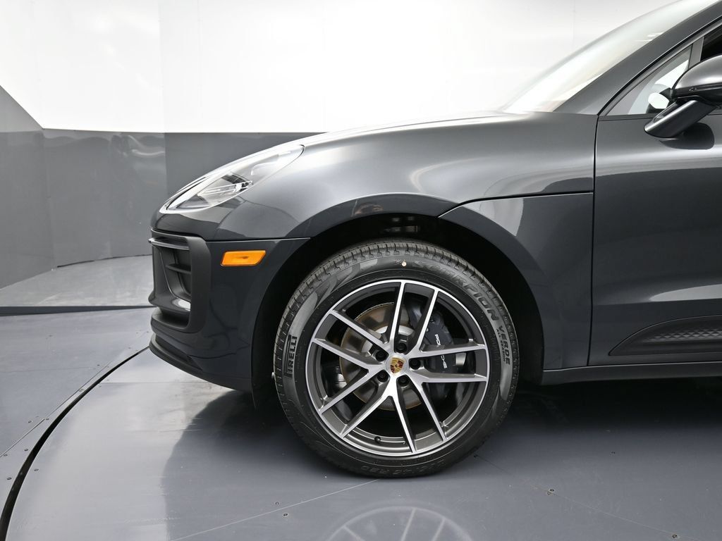 Certified 2026 Porsche Macan AWD/4WD image 12