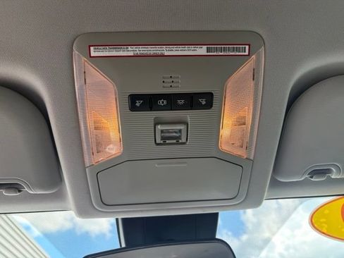 Used 2020 Toyota RAV4 LE FWD image 21
