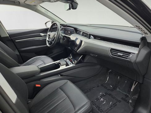 Used 2023 Audi e-tron Premium Plus w/ Premium Plus Package AWD/4WD image 28