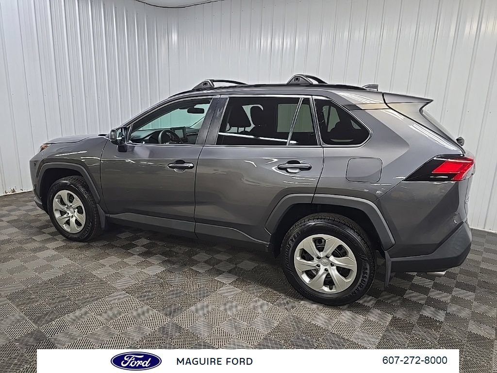 Used 2021 Toyota RAV4 LE AWD/4WD image 4