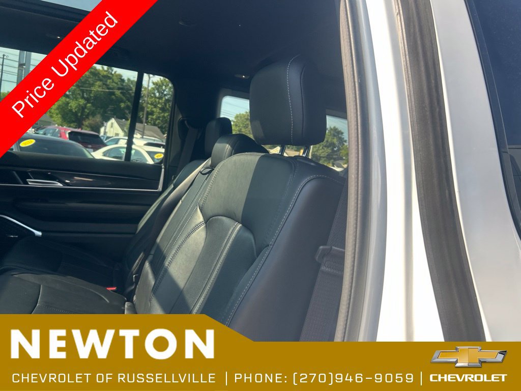 Used 2023 Jeep Wagoneer 4WD w/ Premium Group I image 35