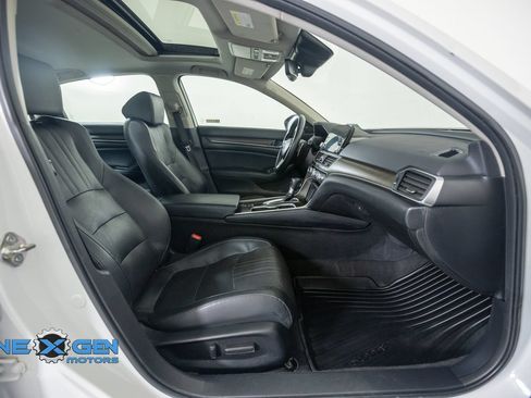 Used 2018 Honda Accord Touring image 41