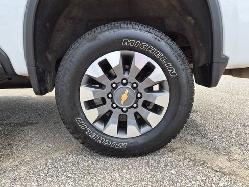 Used 2024 Chevrolet Silverado 2500 Custom w/ Custom Value Package AWD/4WD image 10