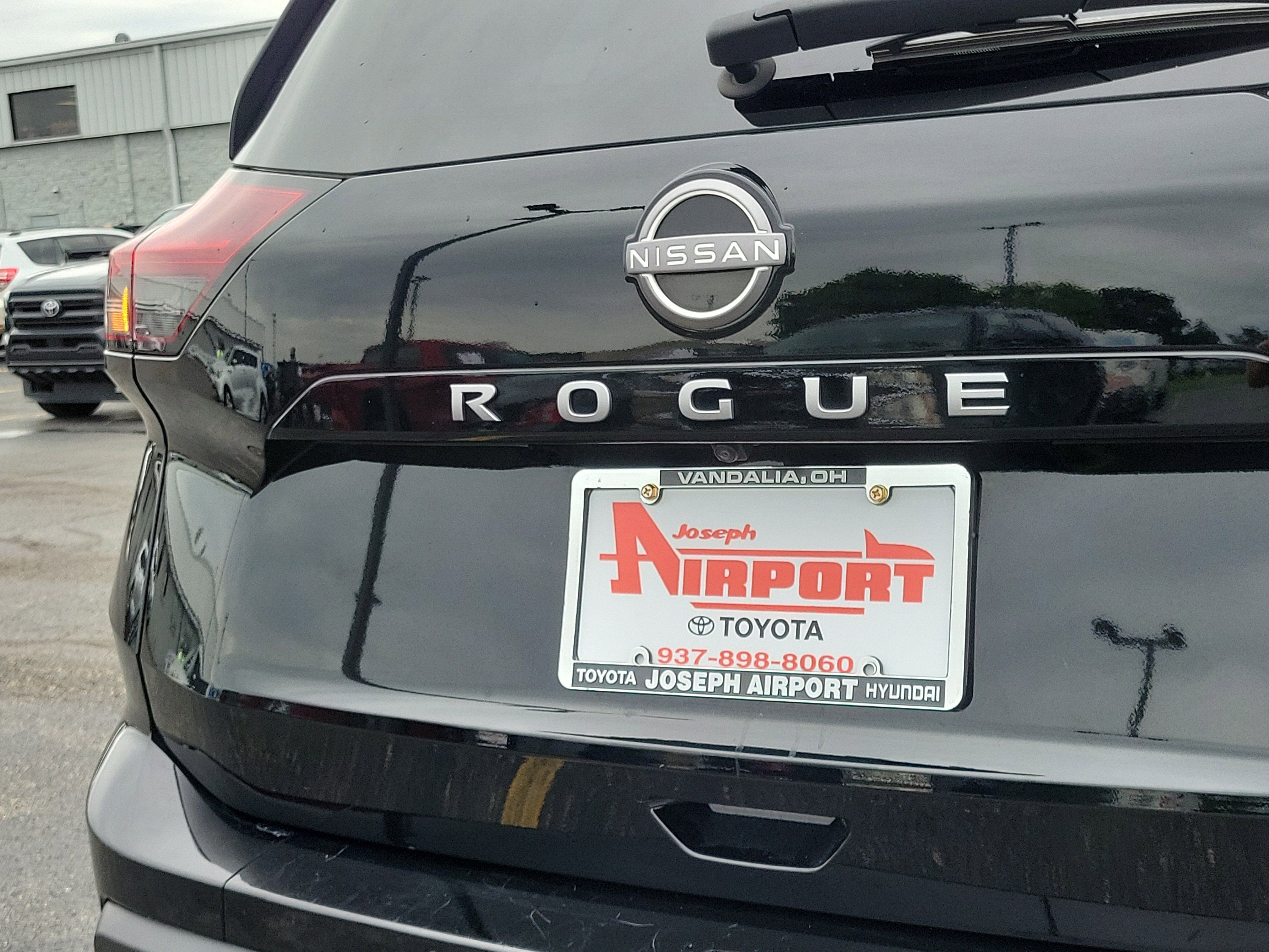 Used 2025 Nissan Rogue SV FWD image 6