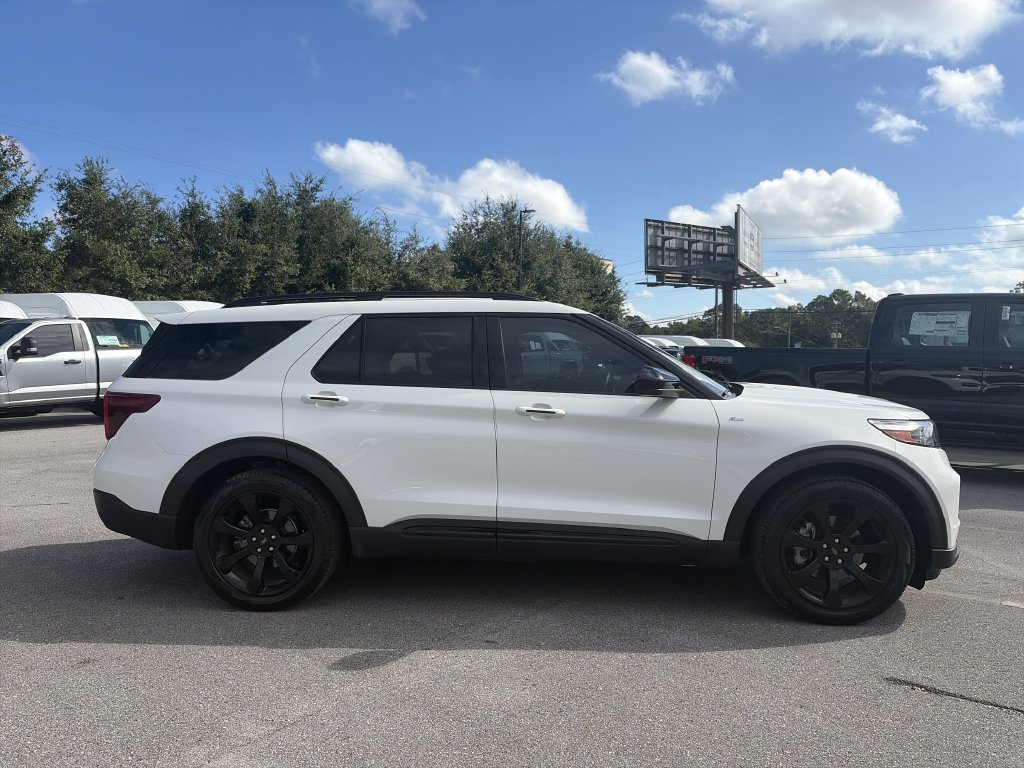 Certified 2024 Ford Explorer ST-Line w/ Class IV Trailer Tow Package RWD image 8